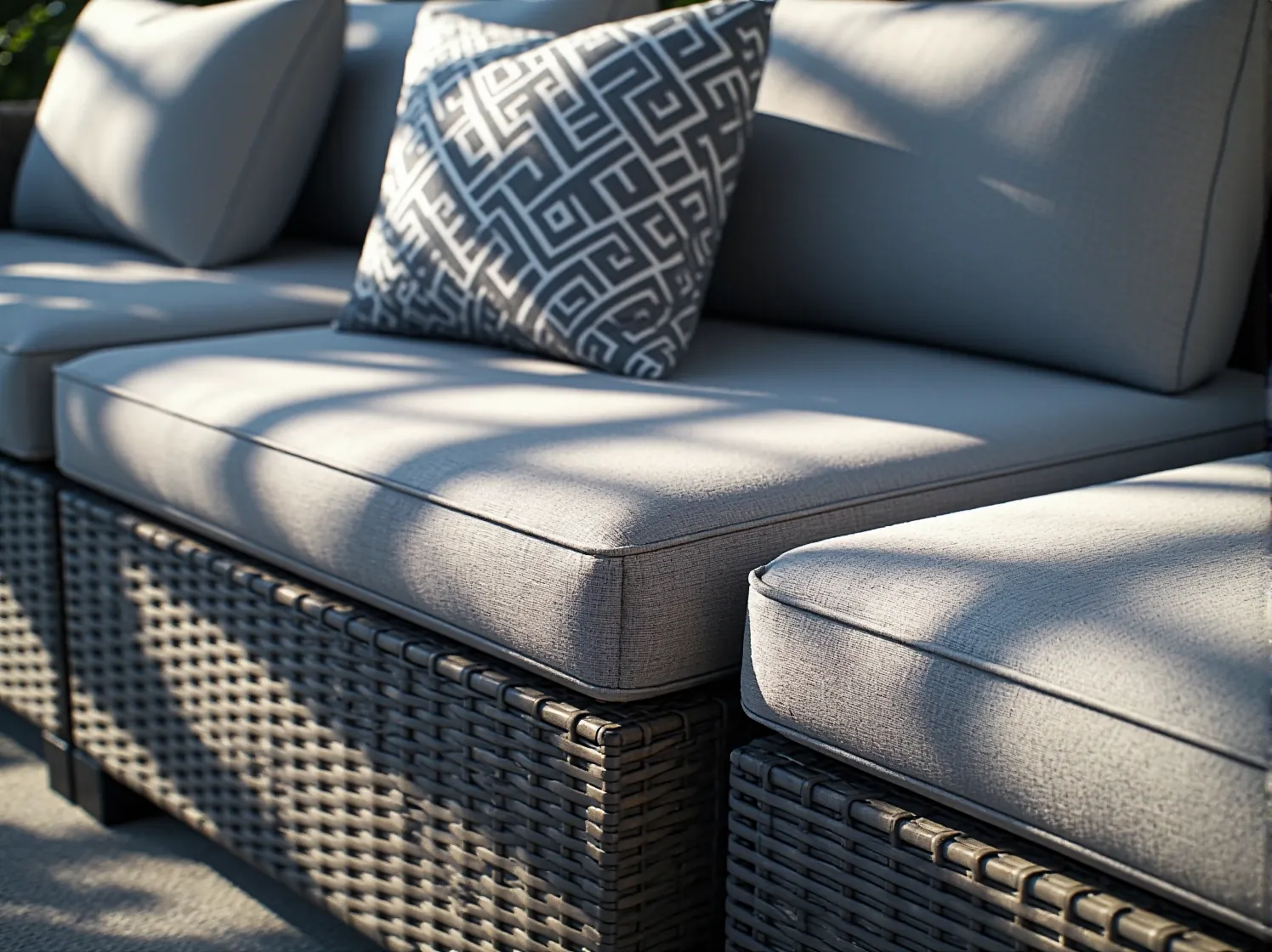 Elastyczne meble modułowe pozwalające na dowolną konfigurację siedzisk na tarasie.