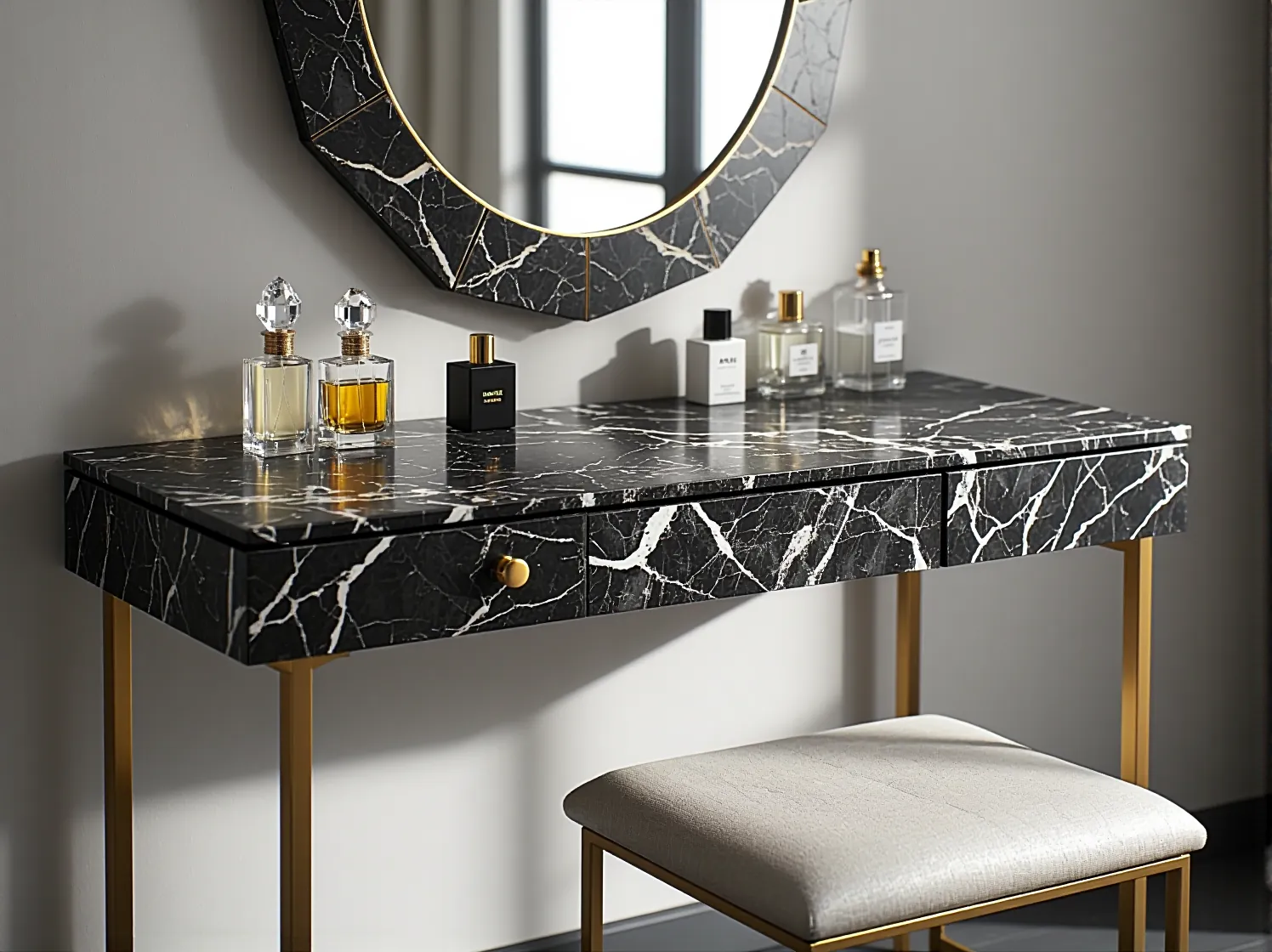 Stylowy fotel art déco o zaokrąglonych kształtach, idealny do luksusowego wnętrza